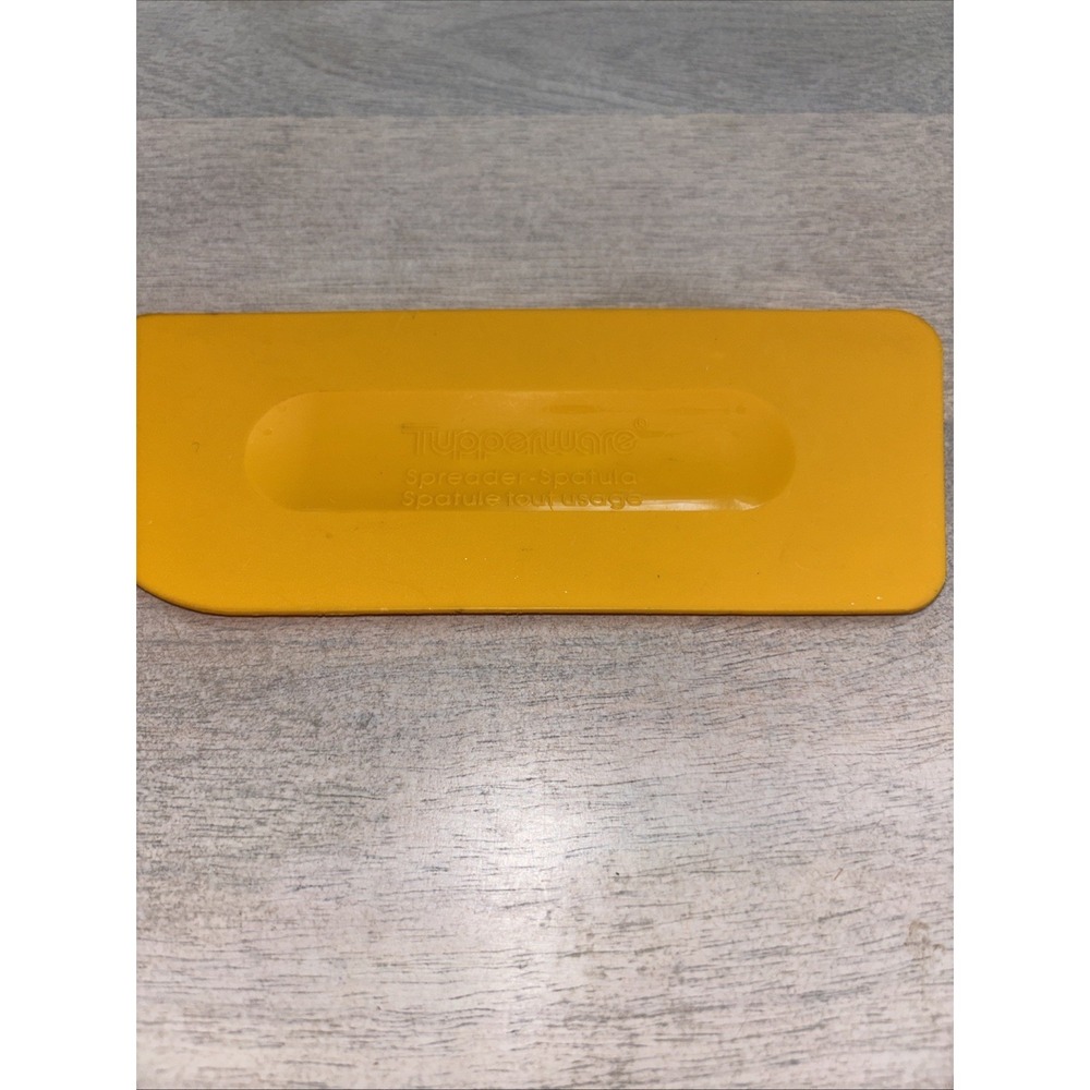 Tupperware Vintage Spreader Spatula Yellow